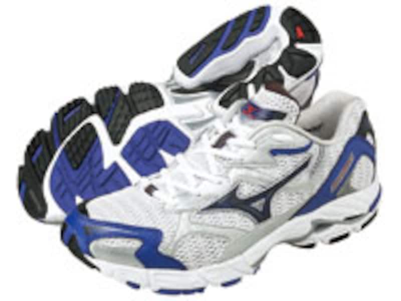 ウェーブインスパイアー４（ミズノ 12600円）