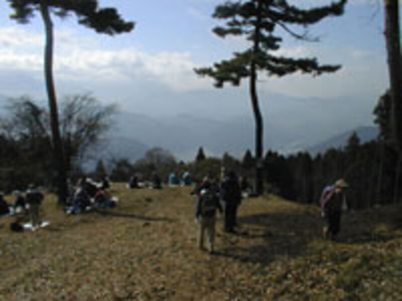 どこからでも富士山を展望（この写真ではわかりにくいですが）。この写真は城山から