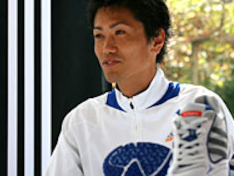 「皇帝」を前に諏訪選手もいささか緊張気味？