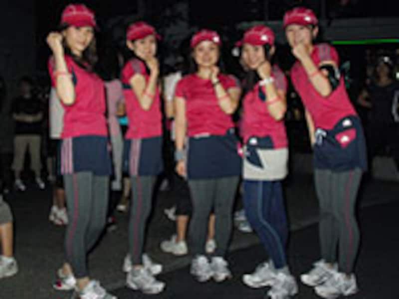 謎の女性グループ「ヒメクラ部」もピンクで参加