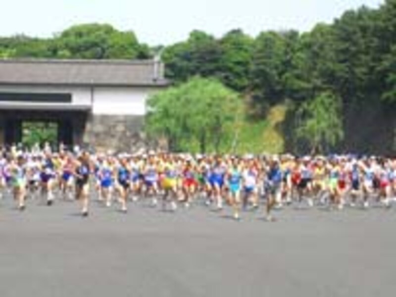 参加者が多い全国OB駅伝のスタート