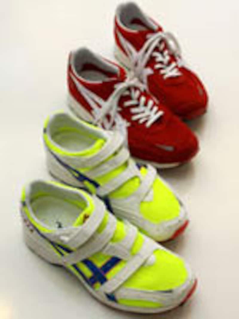 カラーを選ぶときは画面だけに頼らず、用意されているサンプルを参考にするとリアルカラーで選べる