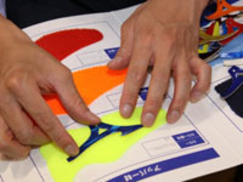 これが楽しいけどあれこれ迷う色合わせ。生の素材で選べるので意外な仕上がりになってしまうことがない