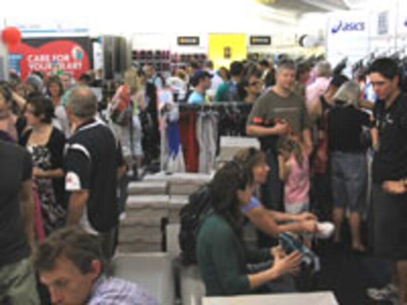 テントの中ではマラソンエキスポも開催