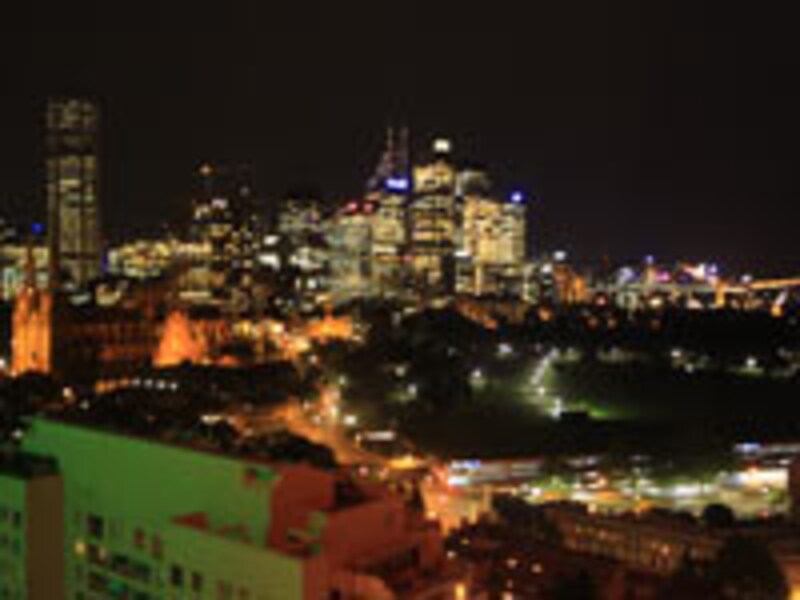 午後までには納まって夜景が輝いていました