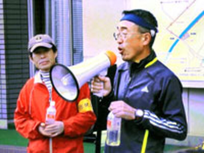 中高齢者が多い場合、ストレッチングだけでなく運動の前後の水分補給が大切。タンパク質の摂取量が減っているので、対筋肉疲労にはBCAAの摂取が有効だ