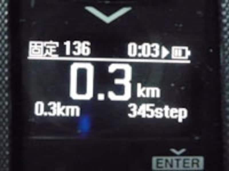 テンポを固定した場合の走行距離の表示。小さく経過時間や歩数も表示されている