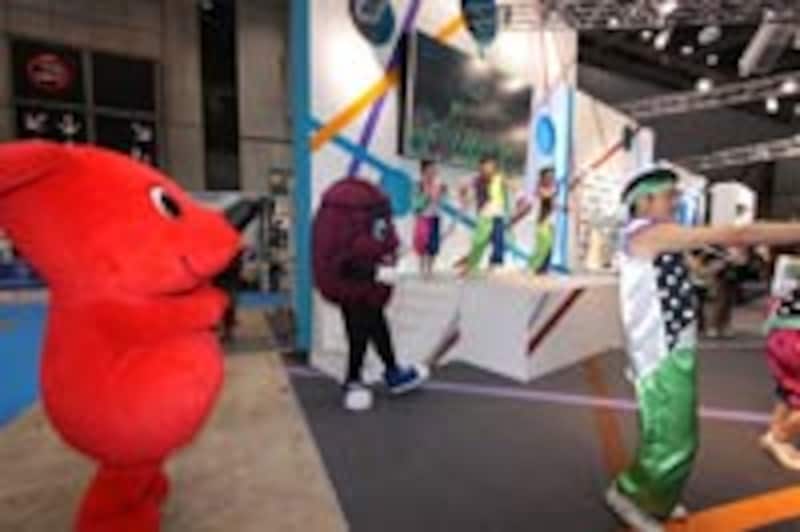 東京メトロのダンスにあちこちからキャラが飛び入り