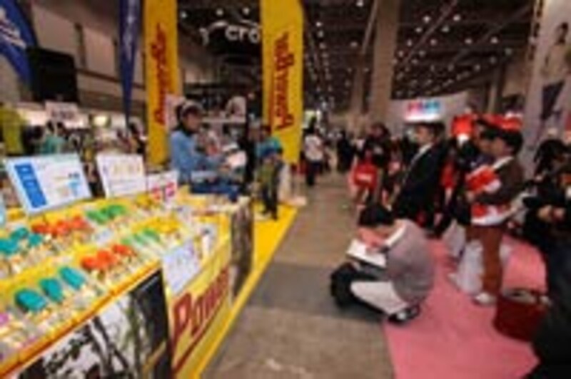 パワースポーツではトレランの石川弘樹さんがトークショー熱心にメモを取りながら聞く人も