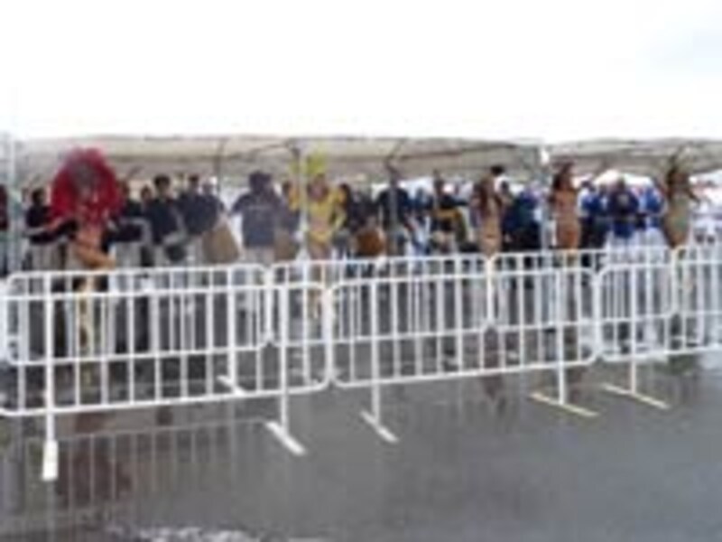 五輪開催地に決まってリオのサンバも元気いっぱい。もっと間近に見たいよ～