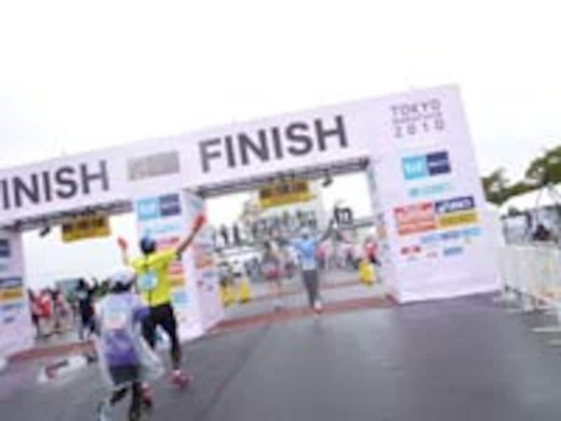 やったゴールだ、バンザイだ