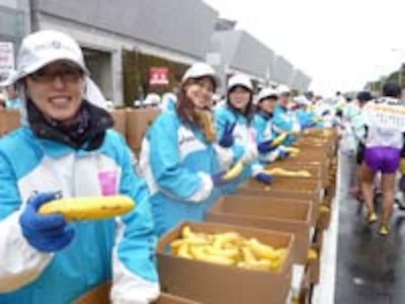 最高の笑顔で迎えてくれたバナナガールズ。このバナナおいしかったです