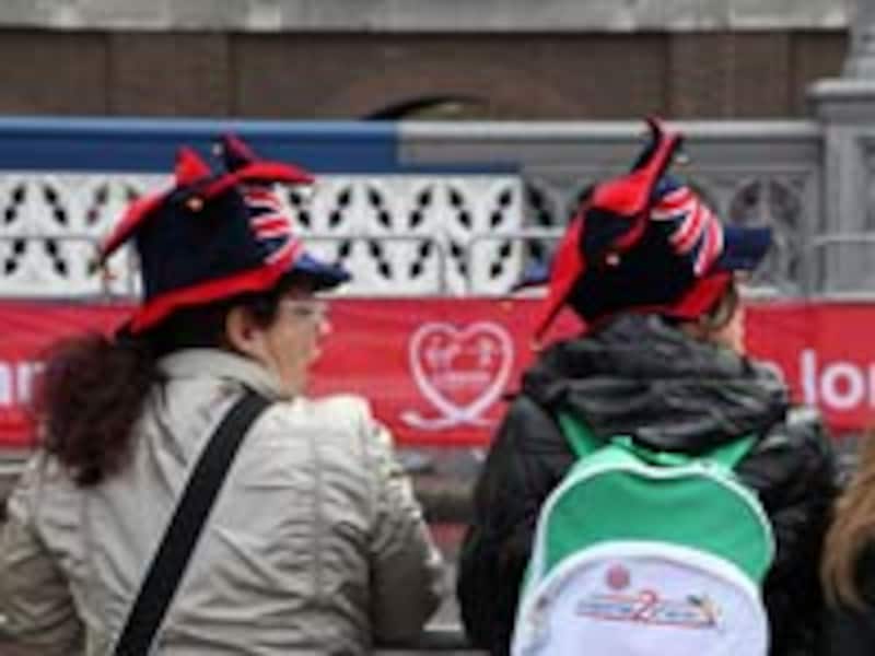 土産物露店で売っているキャップだから、大陸からの応援かな