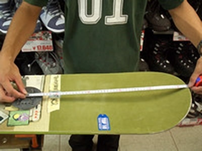 前ディスクの中央からノーズまでを計ります