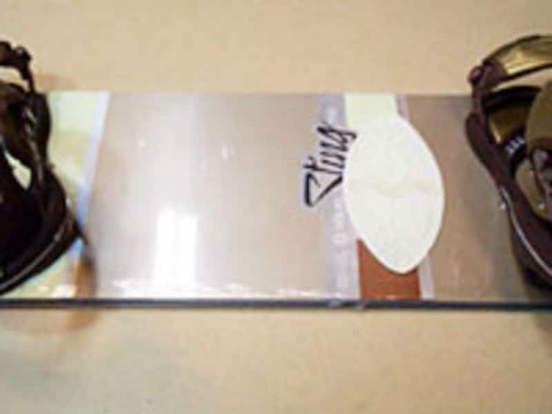 真ん中よりもやや後ろ足よりに付けます