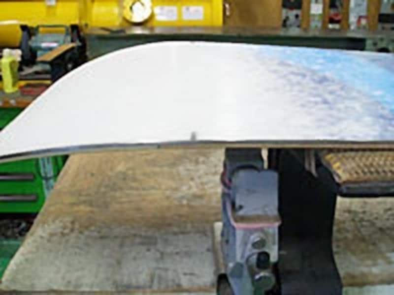 ちょっとわかりづらいですが、黒い線のあたりから削ります