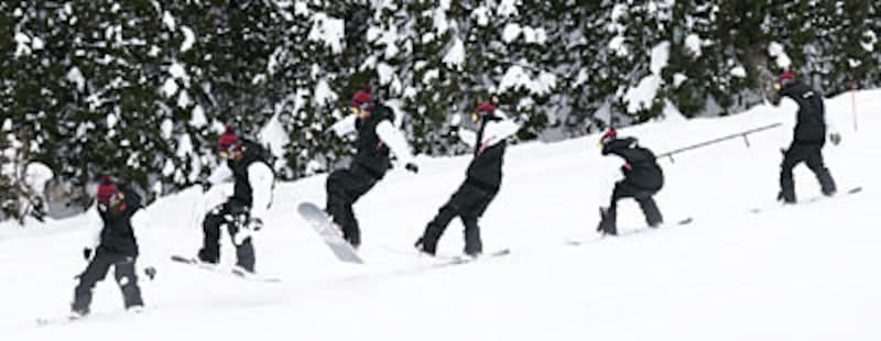 体を開く方向にボードを180度回転させるフロントサイド・ワンエイティー