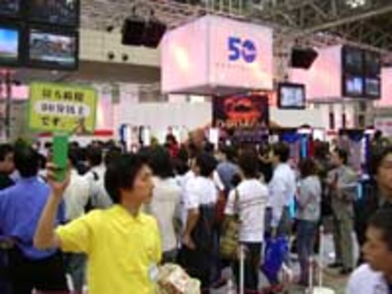 ナムコブース前にて