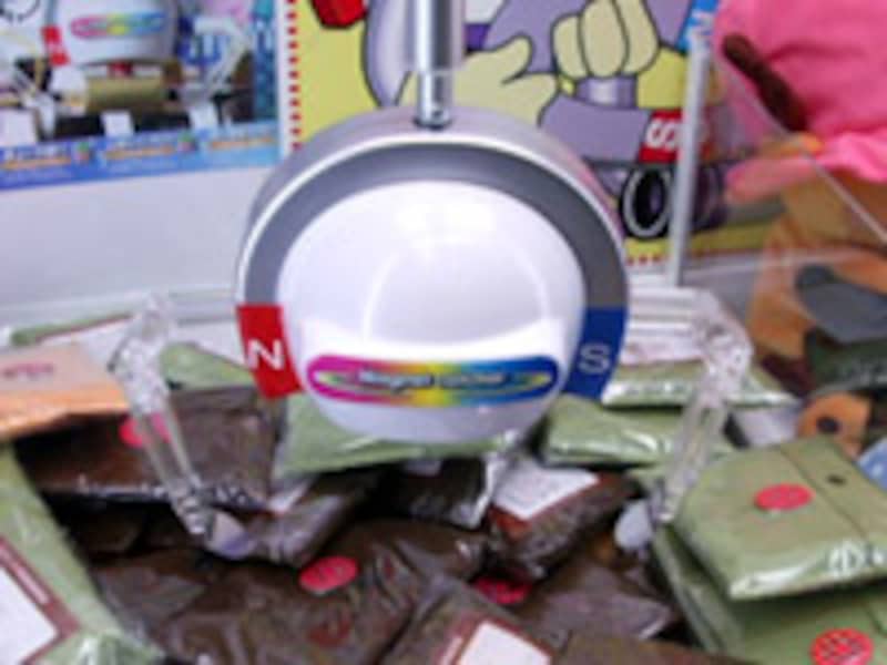 クレーンゲームの磁石付きアーム