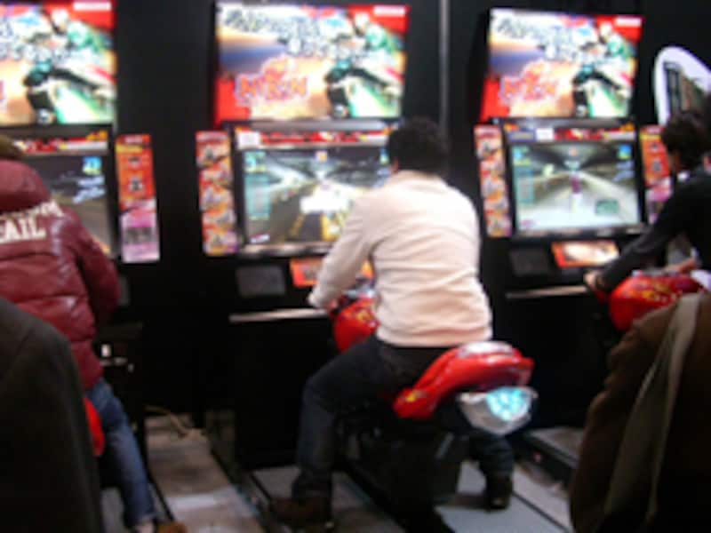 会場内・バンダイナムコゲームスブース「弐輪 -NIRIN-」></td></tr><tr><td class=