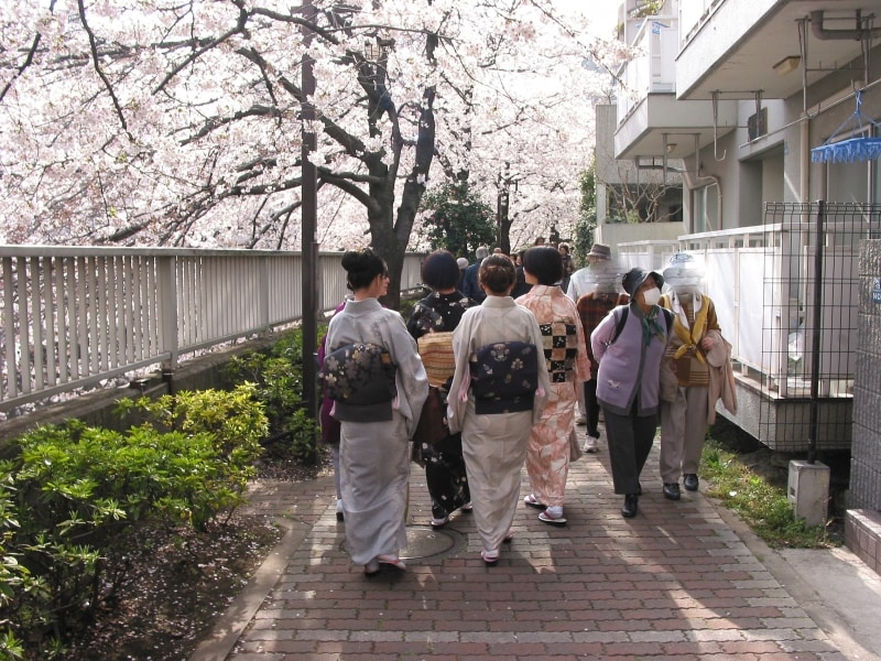 住宅街などが続いている