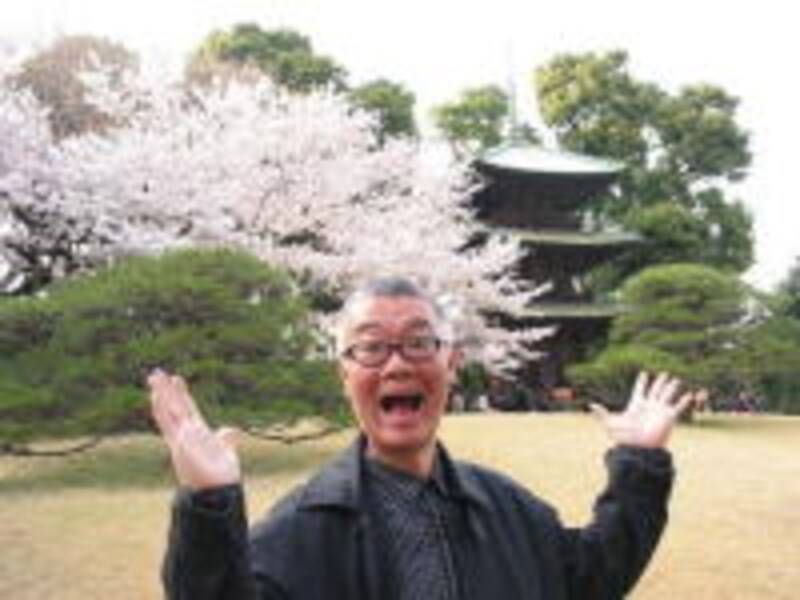 椿山荘にて桜と三重塔と僕