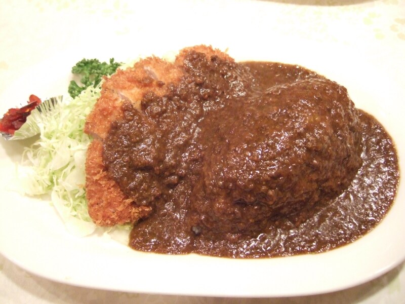 グリルスイスのカツカレー。元祖カツカレーなのだ。味はフルーティーでGOOD！