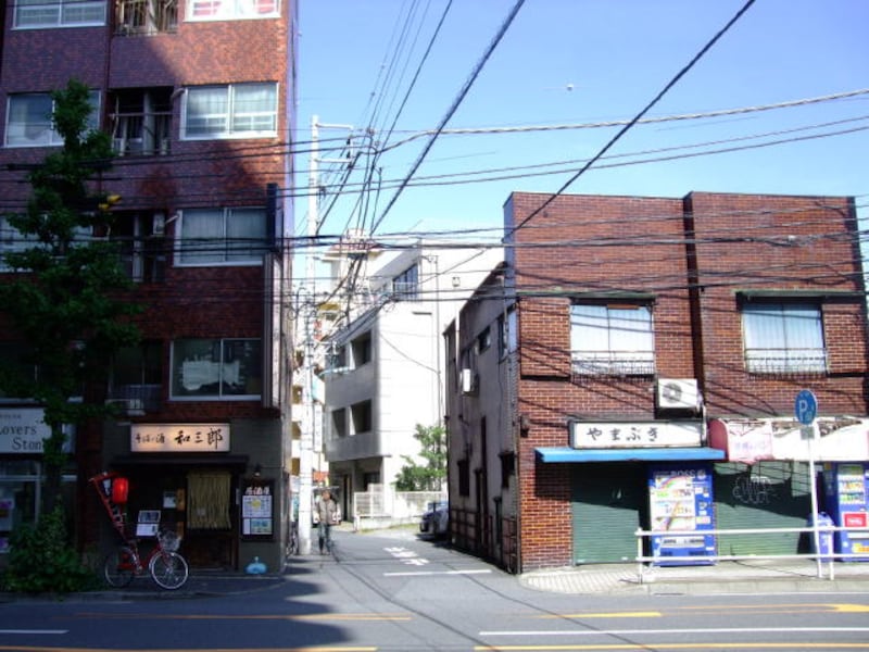 江戸川橋通りを越える