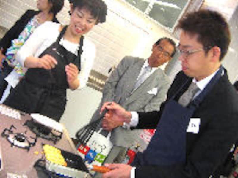 「H & M」 の上でお食事を！