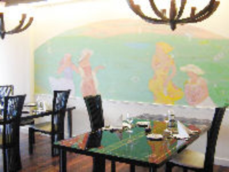 「H & M」 の上でお食事を！