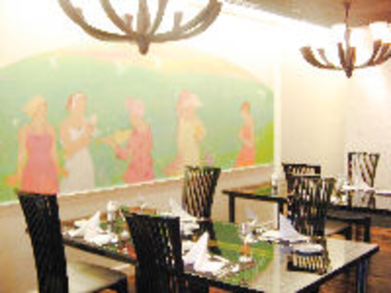 「H & M」 の上でお食事を！