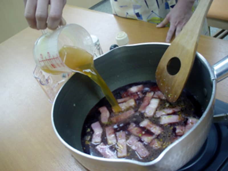 ブイヨンを加える