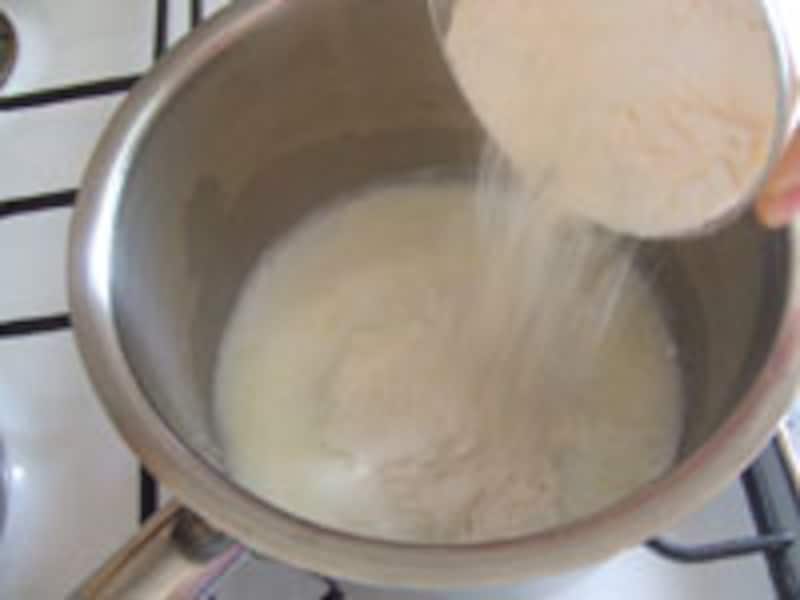 小麦粉を加える