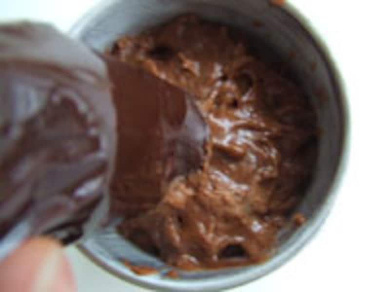 生地を絞りいれる