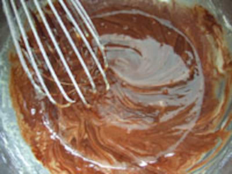 チョコレートとバターを加える