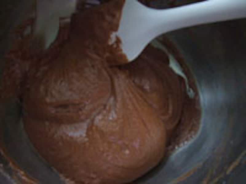 メレンゲと生地をあわせる