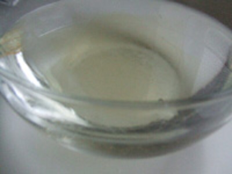 ゼラチンを水にふやかしておく。