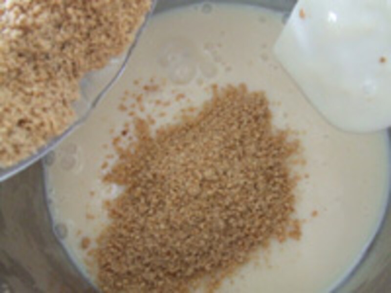 すりゴマを加える