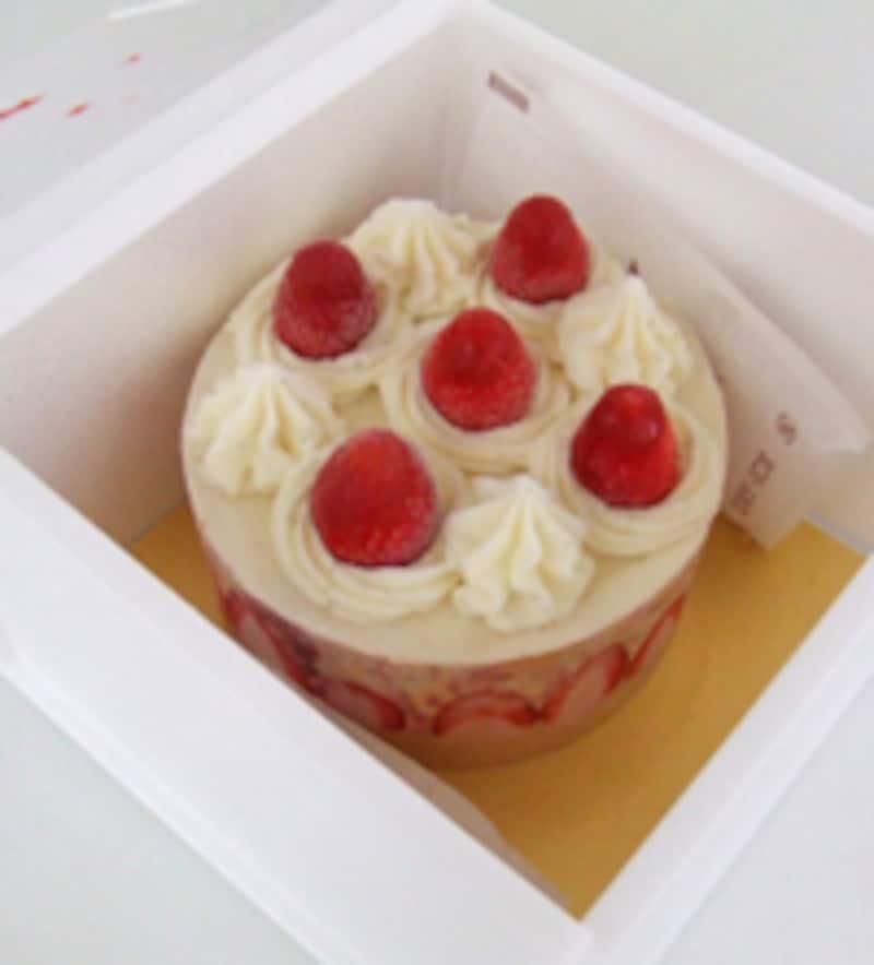 アントルメ・グラッセ ストロベリーショートケーキ