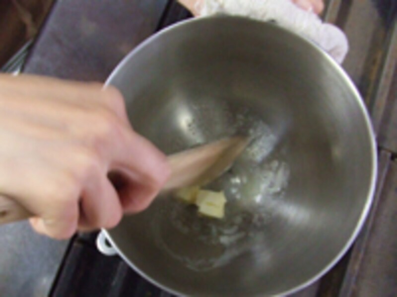 バターと塩をいれる。