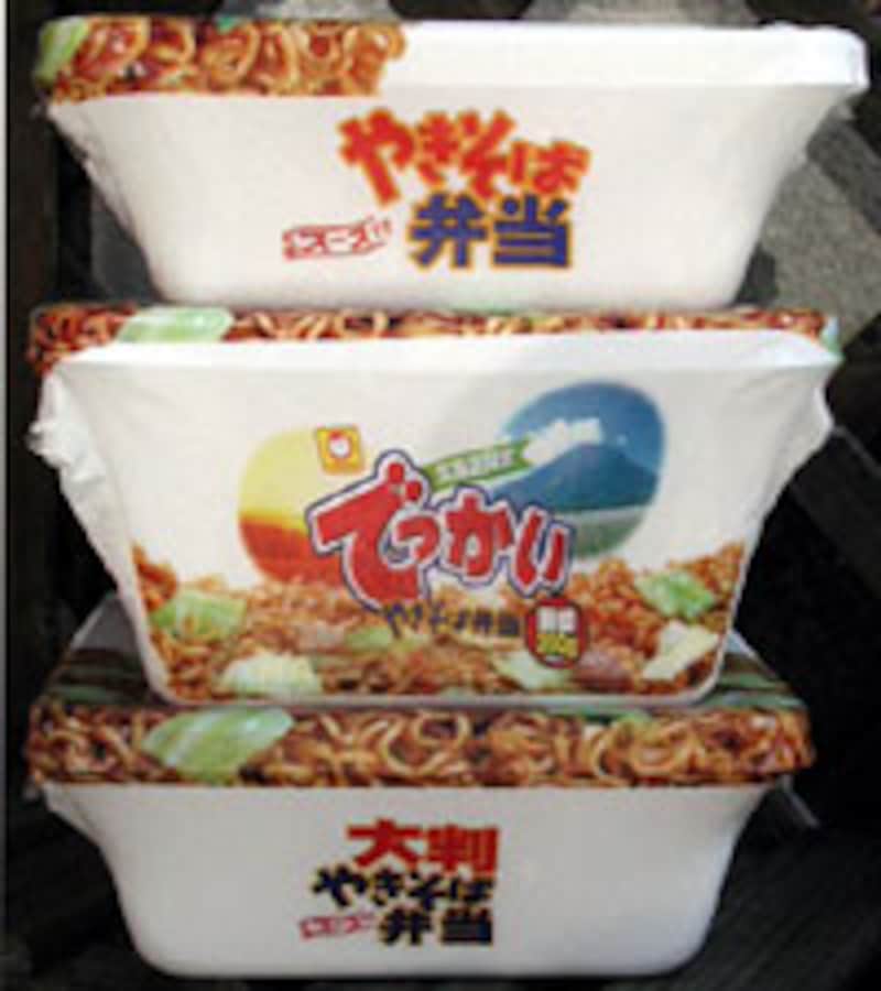 3種類のやきそば弁当を横から見た写真