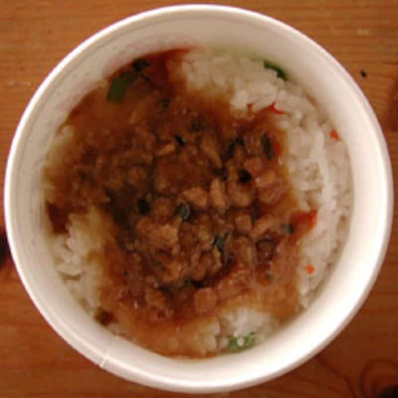 鶏そぼろ丼のパッケージ