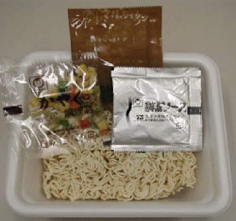 マルちゃん札幌スパイシースープカレー味ヤキソバの内容物