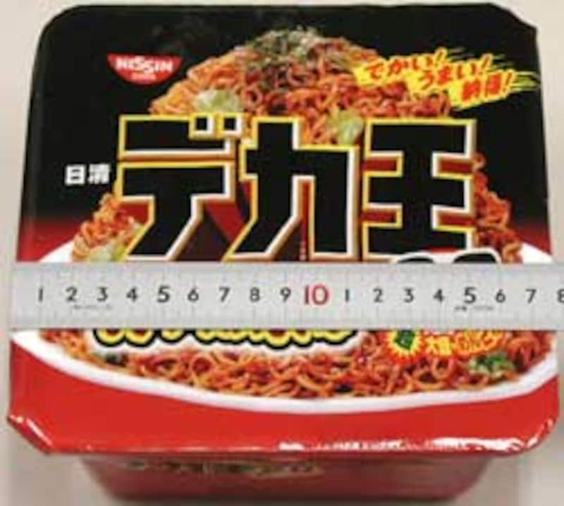 日清食品 デカ王　Wソース焼そばパッケージの寸法1