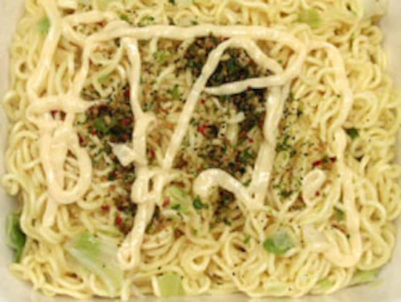 一平ちゃん夜店の焼そば・塩だれ味のでき上がり