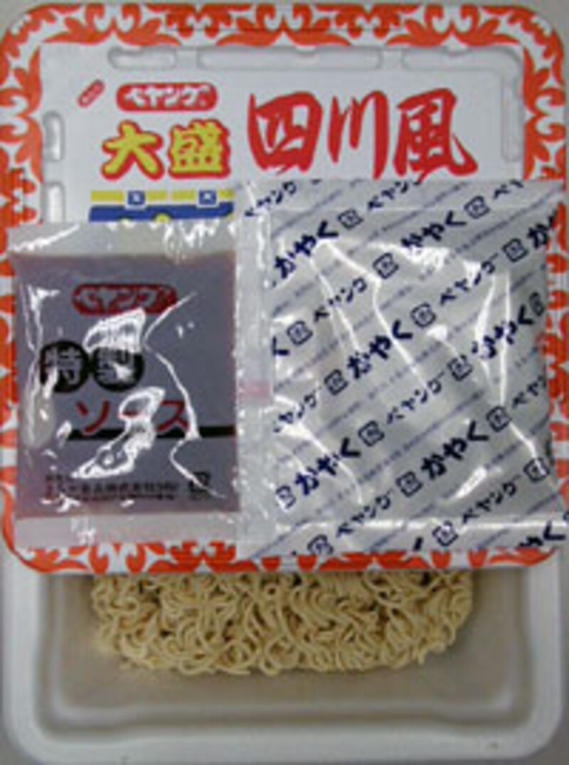 ペヤング大盛四川風やきそばの中身