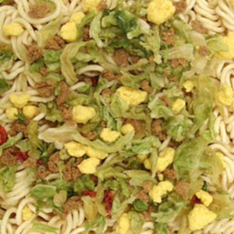 ペヤング大盛四川風やきそばの麺とかやく