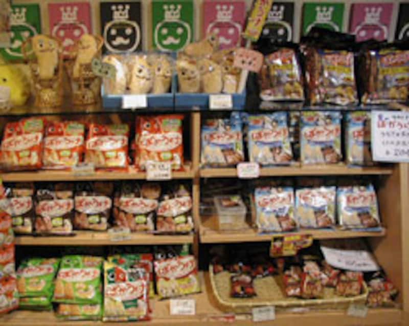 せんべい王国売店　ばかうけの棚