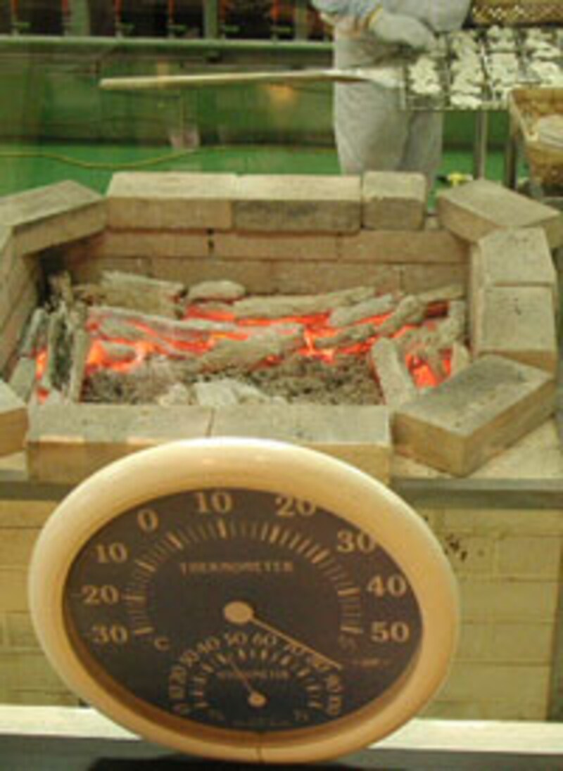 せんべい王国　せんべい手焼き工程の温度は50度以上