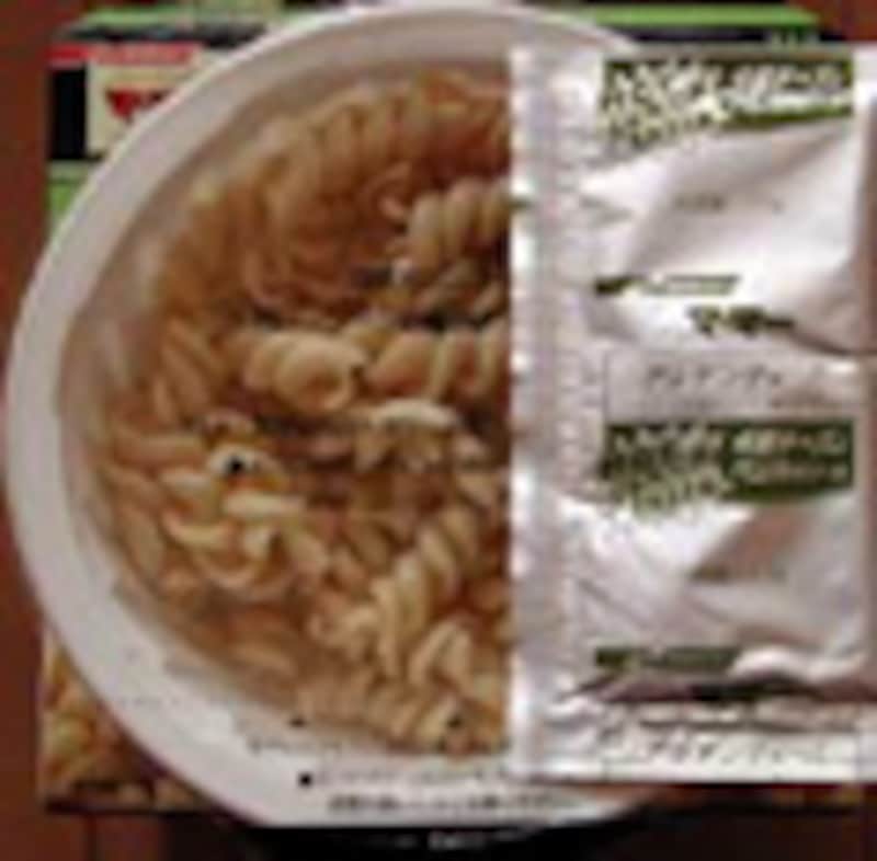 マ・マー　アルデンティーノ HOT SNACK PASTA 4種チーズとバジルのソース